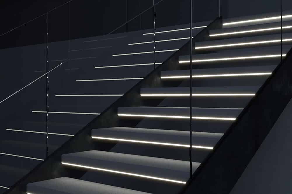 Cómo iluminar con LED escaleras, pasos y zonas comunes - Brillante  Iluminación